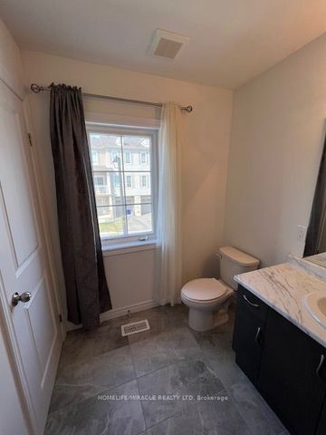 Townhouse For Lease | X8144130 - Photo 2