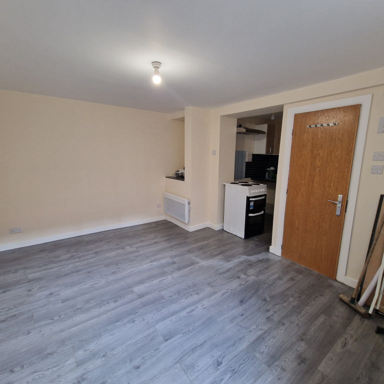 Woodview Road, Leeds, LS11 - Photo 2