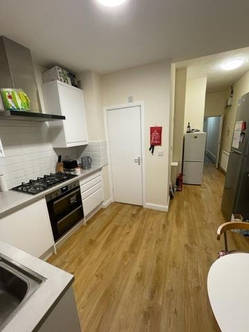 Room in a Shared House, Hardwicke Road, N13 - Photo 3