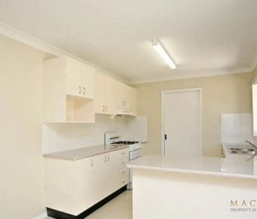 “Stunning and Spacious 3 bedroom Townhouse at the heart of Hurstville” - Photo 5