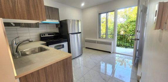 Renovated 4 1/2 TOP FLOOR, Ville Emard - Photo 2