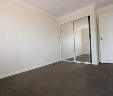 IMMACULATE 3 BEDROOM DUPLEX IN QUIET LOCATION - Photo 4