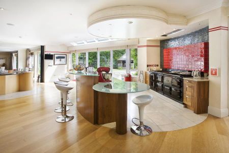 6 bedroom detached house to rent - Photo 5