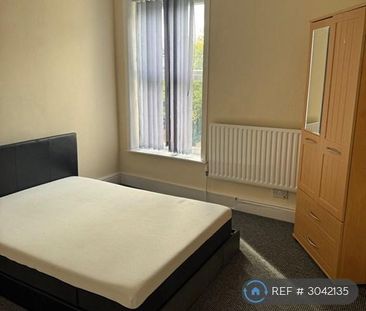 4 bedroom semi-detached house to rent - Photo 2
