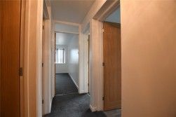 2 Bed Flat To Rent - Photo 2