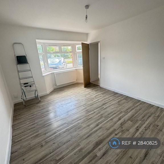 4 bedroom end of terrace house to rent - Photo 1