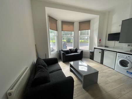 3 bedroom apartment to rent - Photo 3