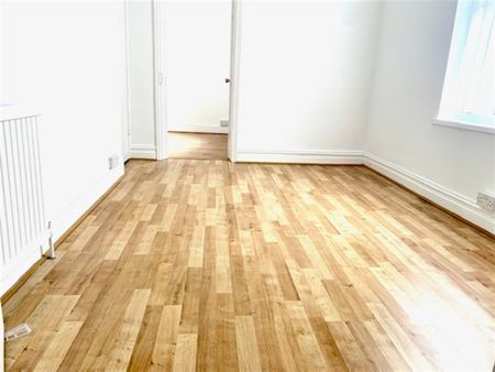 Close To Hospital, So16 - Photo 4