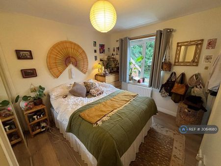 2 bedroom flat to rent - Photo 3