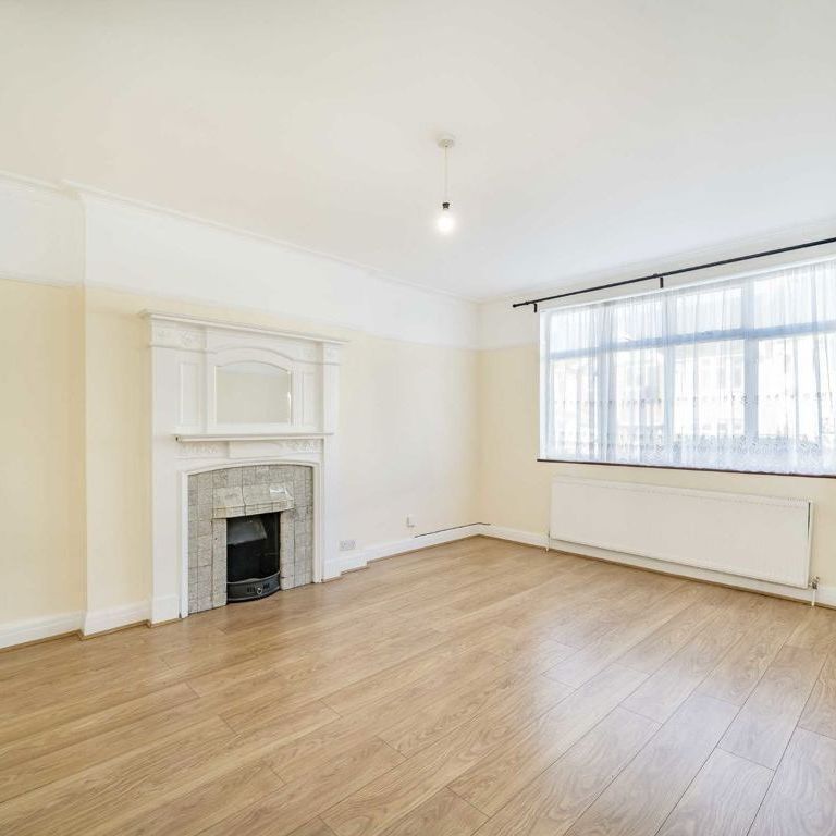 Conifer Gardens, SW16 2TY, London - Photo 1