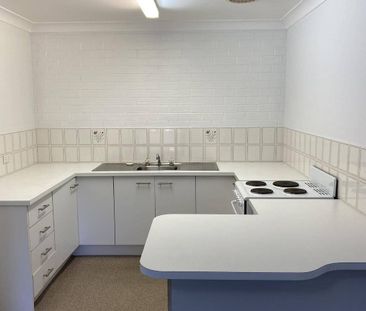 WELL PRESENTED NEAT & TIDY 2 BEDROOM UNIT!!! - Photo 2