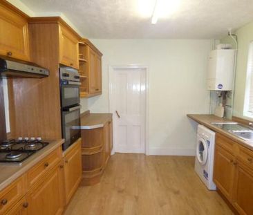 4 bedroom end of terrace house to rent - Photo 6