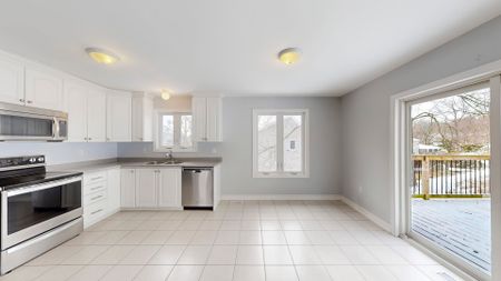 For Lease - 218 Main Street, Newmarket, Ontario - Photo 2