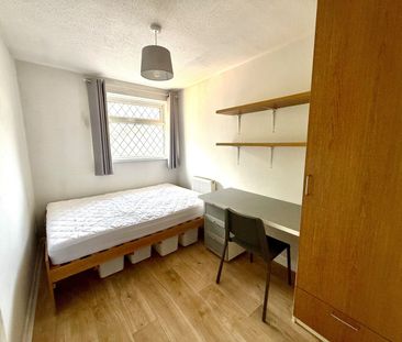 4 Bed End Terrace, Lodge Road, SO14 - Photo 6