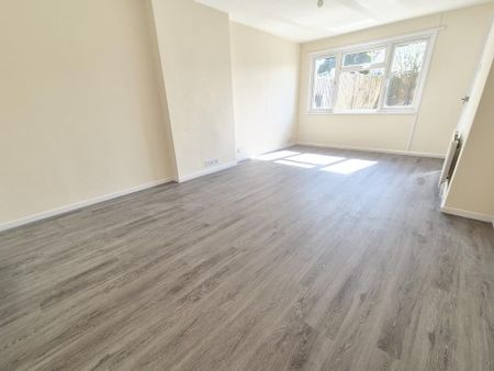 3 bedroom semi-detached house to rent - Photo 2