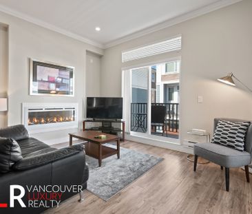 Townhouse in Surrey, BC - Photo 2