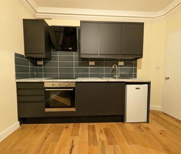 Riverview Gardens, Twickenham - Photo 3
