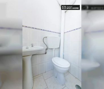 Furnished room in 7-bedroom apartment, Avenidas Novas - Photo 6