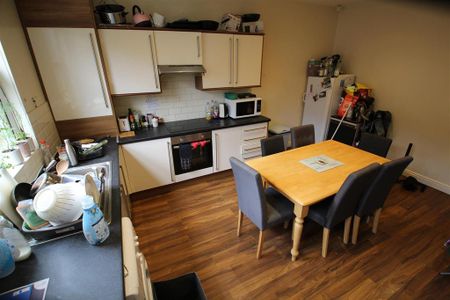 1 bedroom in a house share to rent - Photo 4