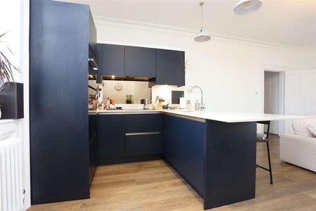 Marine Square, Brighton, BN2 - Photo 5