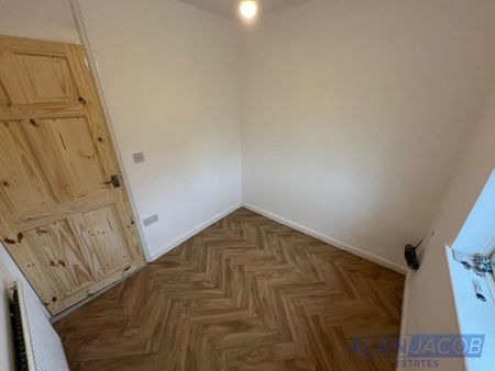 3 bedroom terraced house to rent - Photo 2