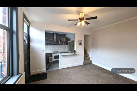 2 bedroom terraced house to rent - Photo 2