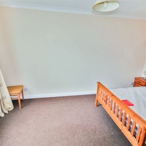 One-Bedroom Studio - Photo 2