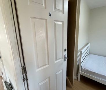 5 Bed Semi-Detached House, Alderman Close, NG9 - Photo 2