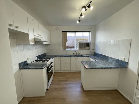 Ground Floor Apartment - Photo 3