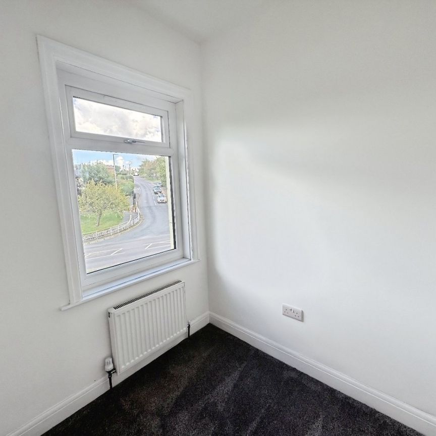 Whitehall Road, Cleckheaton, BD19 - Photo 1