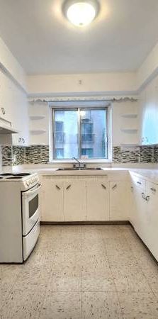 ** Because You Deserve HUGE 2bed, Concrete Building, CDN, UDM ** - Photo 1