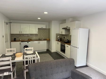 4 bedroom flat to rent - Photo 3