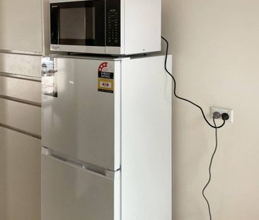 Neat 1 Bedroom Unit - Photo 3