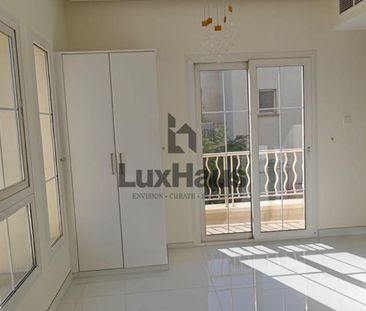 Fully Upgraded 4E| Ready to Move | Study Room - Photo 1