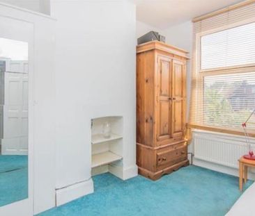 3 Bed Terraced House, Northfield, E6 - Photo 6
