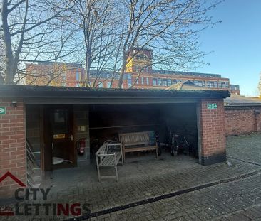 7 Bedroom Flat - Photo 2