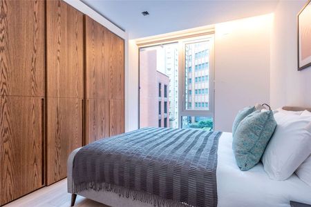 An exceptional 1 bedroom apartment located on the second floor of this development in a prime position on the historic Bartholomew Close, EC1A. - Photo 5