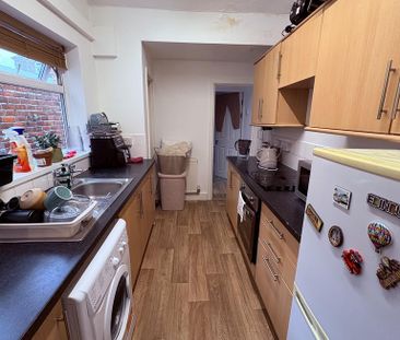 2 bedroom terraced house to rent - Photo 4