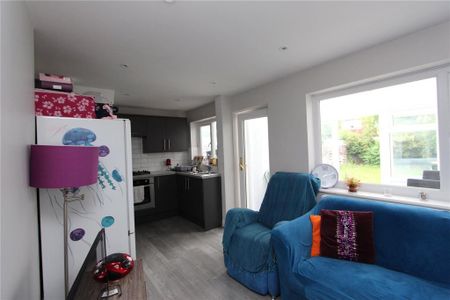 3 bedroom semi-detached house to rent - Photo 3