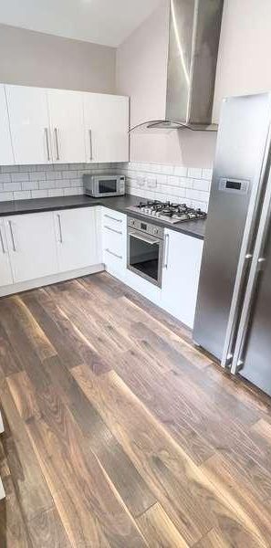 Esher Road, L6 - Photo 1