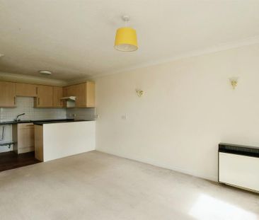 1 bedroom retirement property to rent - Photo 3