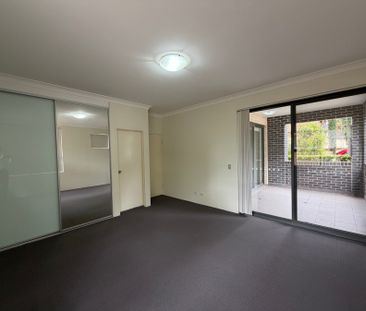 Beautiful Freshly Painted 2 Bedroom Unit, Fantastic Location, Brand... - Photo 1