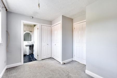 3 bedroom semi-detached house to rent - Photo 4