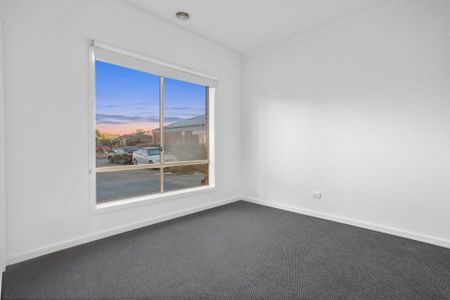 1/31 Horseshoe Circuit, Truganina VIC - Photo 2