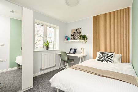 5 Bed Semi-Detached House, College Way, BS34 - Photo 3