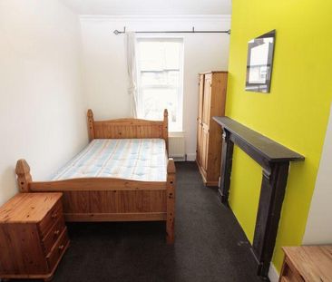 4 bedroom terraced house to rent - Photo 3