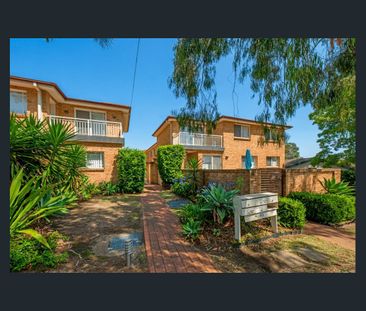 Spacious Ground Floor Townhouse - Photo 4