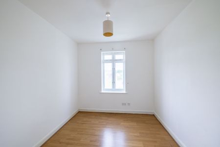 To Let 2 Bedroom House - Photo 2