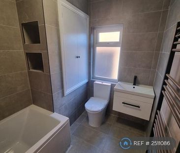 3 bedroom end of terrace house to rent - Photo 3