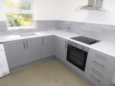 2 bedroom flat to rent - Photo 4